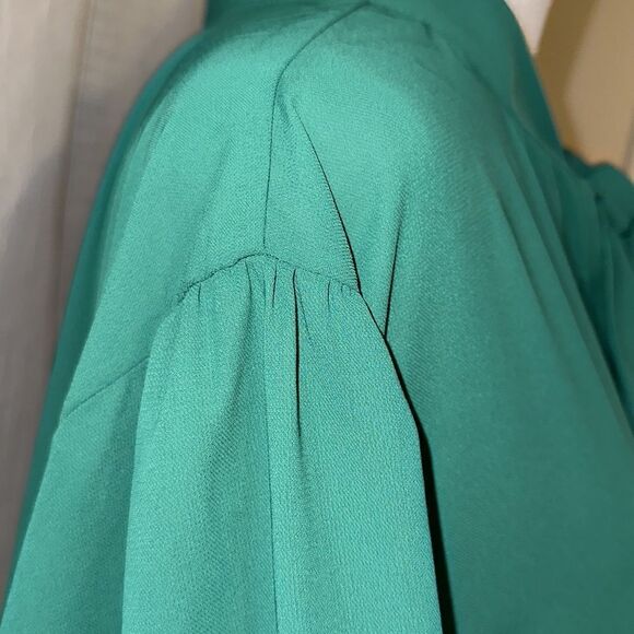 ELOQUII 28 Green Lightweight Flowy Bell Quarter Sleeve Front Neck Tie Blouse - Picture 10 of 14